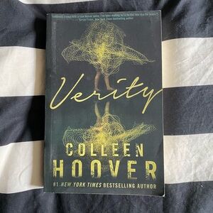 Verity by Colleen Hoover Paperback